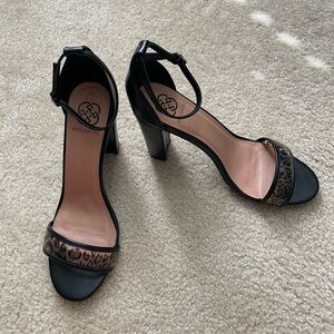 Daisy Fuentes Black and Leopard Print Heels